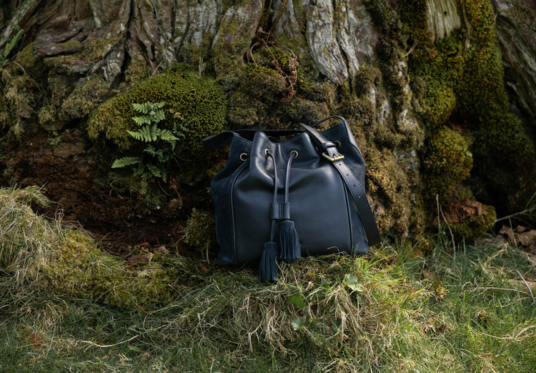 Doonbeg Cross-body bucket bag - Navy